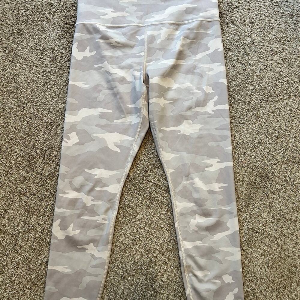 ATHLETA Elation Camo 7/8 Tight Leggings - Size M